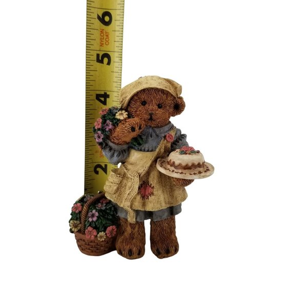 Vintage Gift Bear With Decorated Cake and Bouquet Of Flowers - Picture 6 of 7